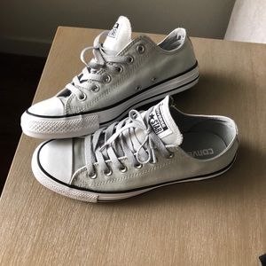 LIGHT GRAY CONVERSE